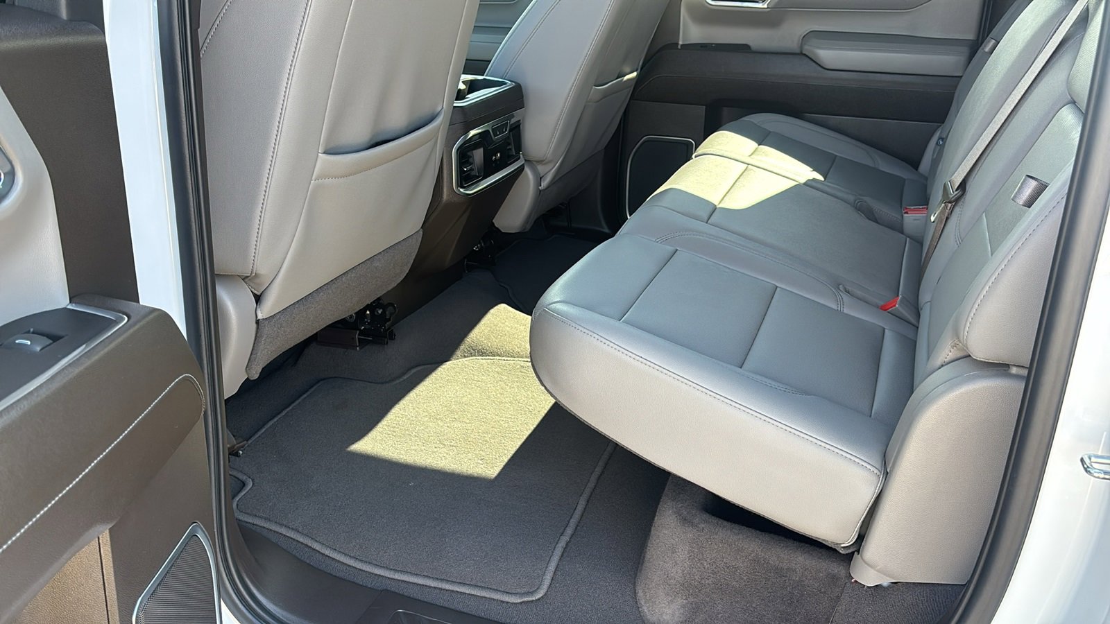 Used 2024 GMC Sierra 1500 SLT w/ SLT Premium Plus Package image 27