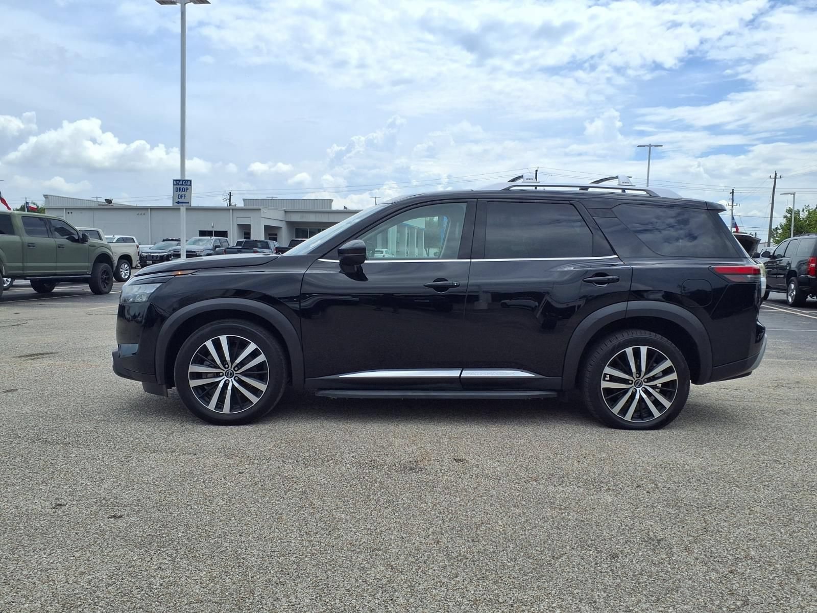 Used 2023 Nissan Pathfinder Platinum AWD/4WD image 24