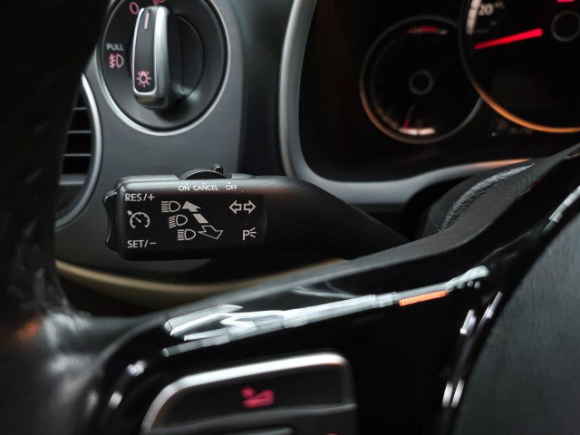 Used 2015 Volkswagen Beetle R-Line FWD image 20