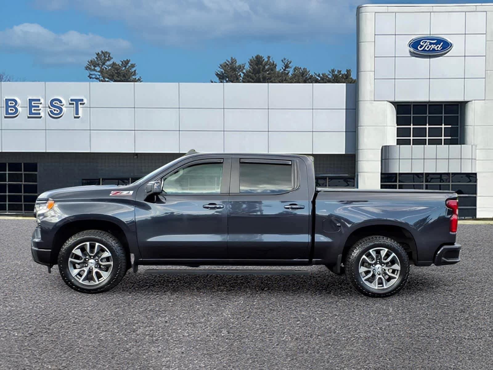 Used 2023 Chevrolet Silverado 1500 RST AWD/4WD image 2
