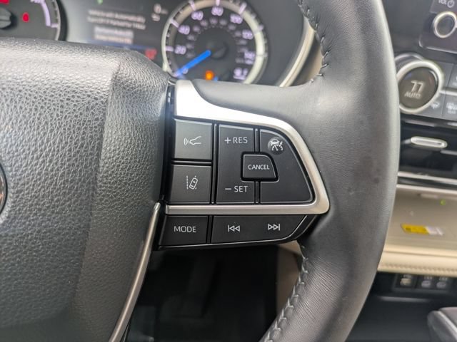 Used 2024 Toyota Highlander XLE AWD/4WD image 22