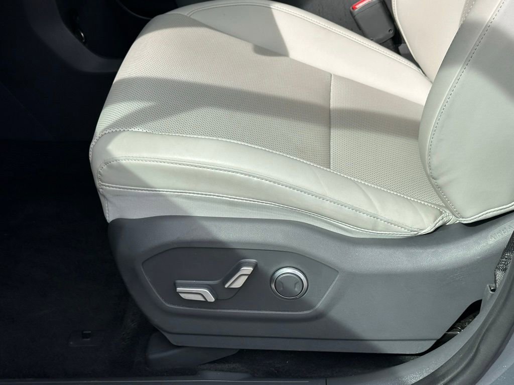 Used 2025 Hyundai Santa Fe SEL image 12