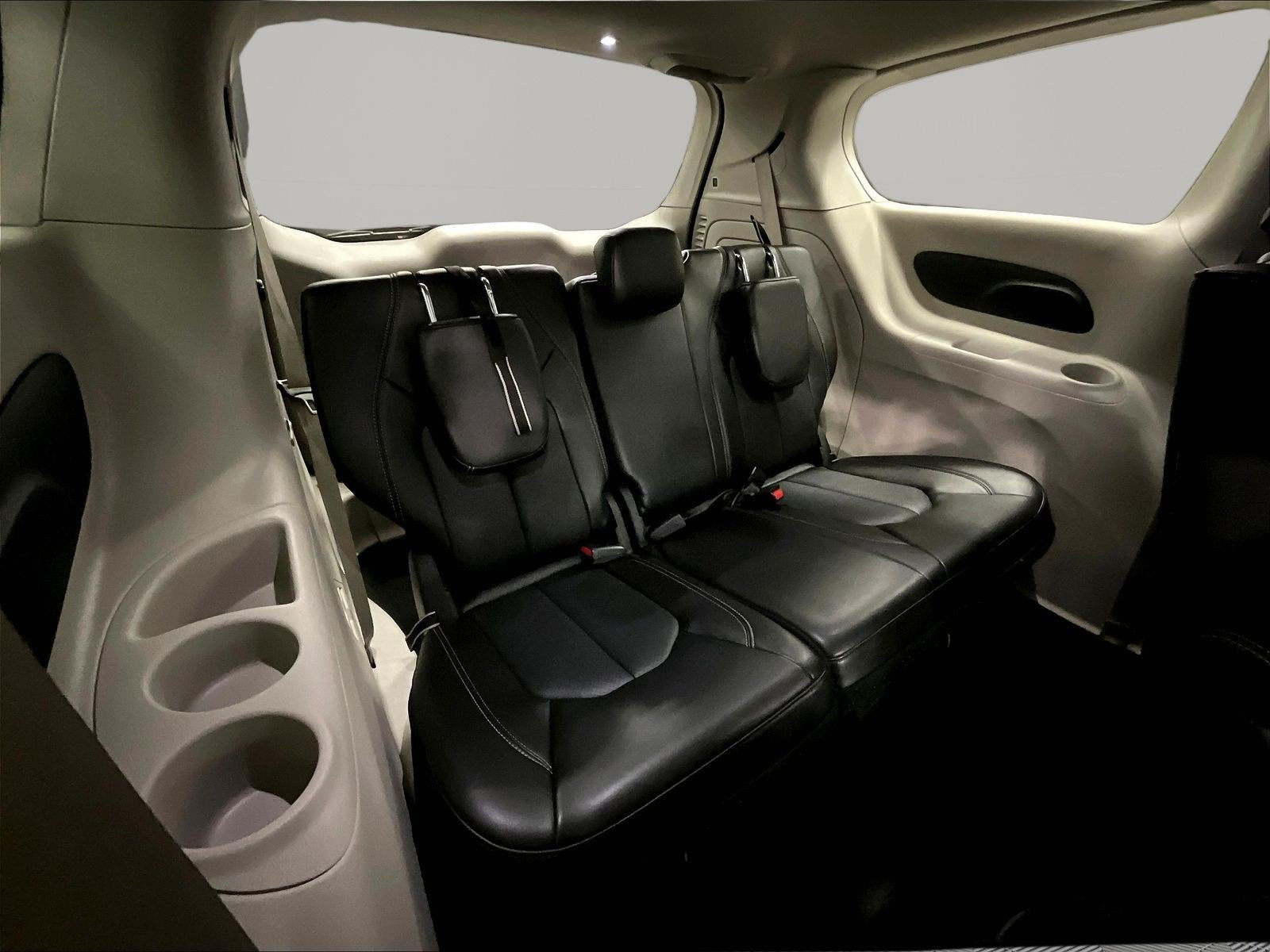 Used 2024 Chrysler Pacifica Limited FWD image 26