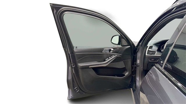 Used 2020 BMW X7 M50i w/ Executive Package image 10