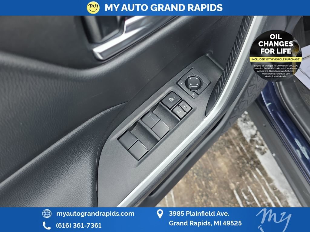 Used 2021 Toyota RAV4 XLE image 11