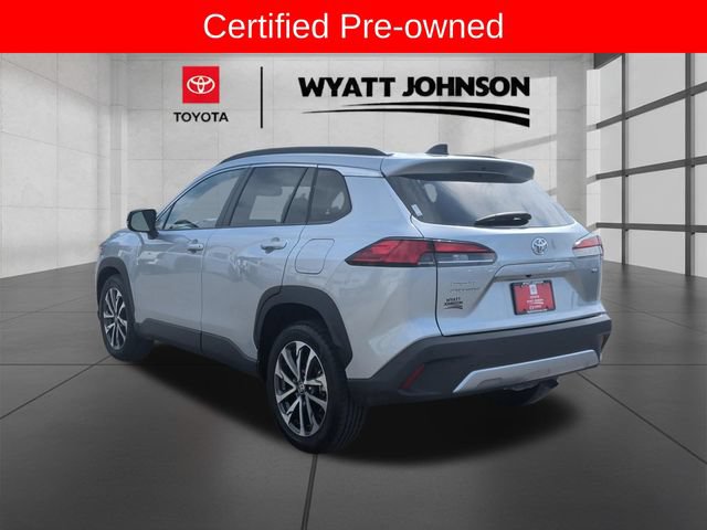 Used 2025 Toyota Corolla Cross XLE FWD image 3
