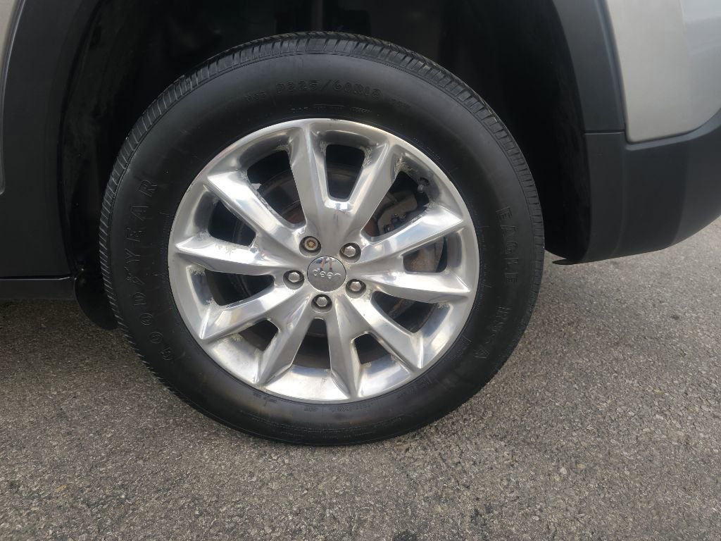 Used 2016 Jeep Cherokee Limited image 24