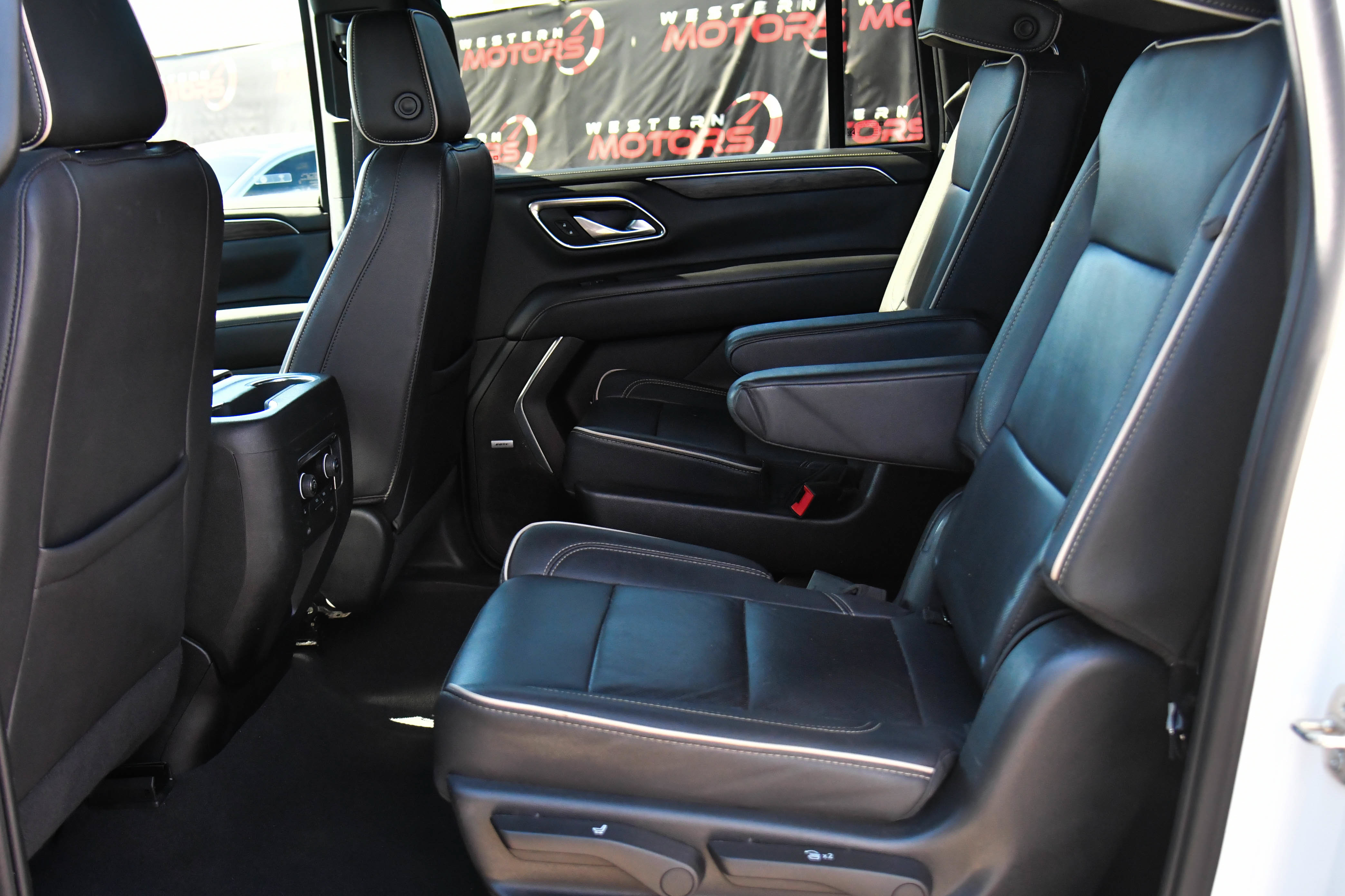 Used 2023 Chevrolet Suburban Premier RWD image 39