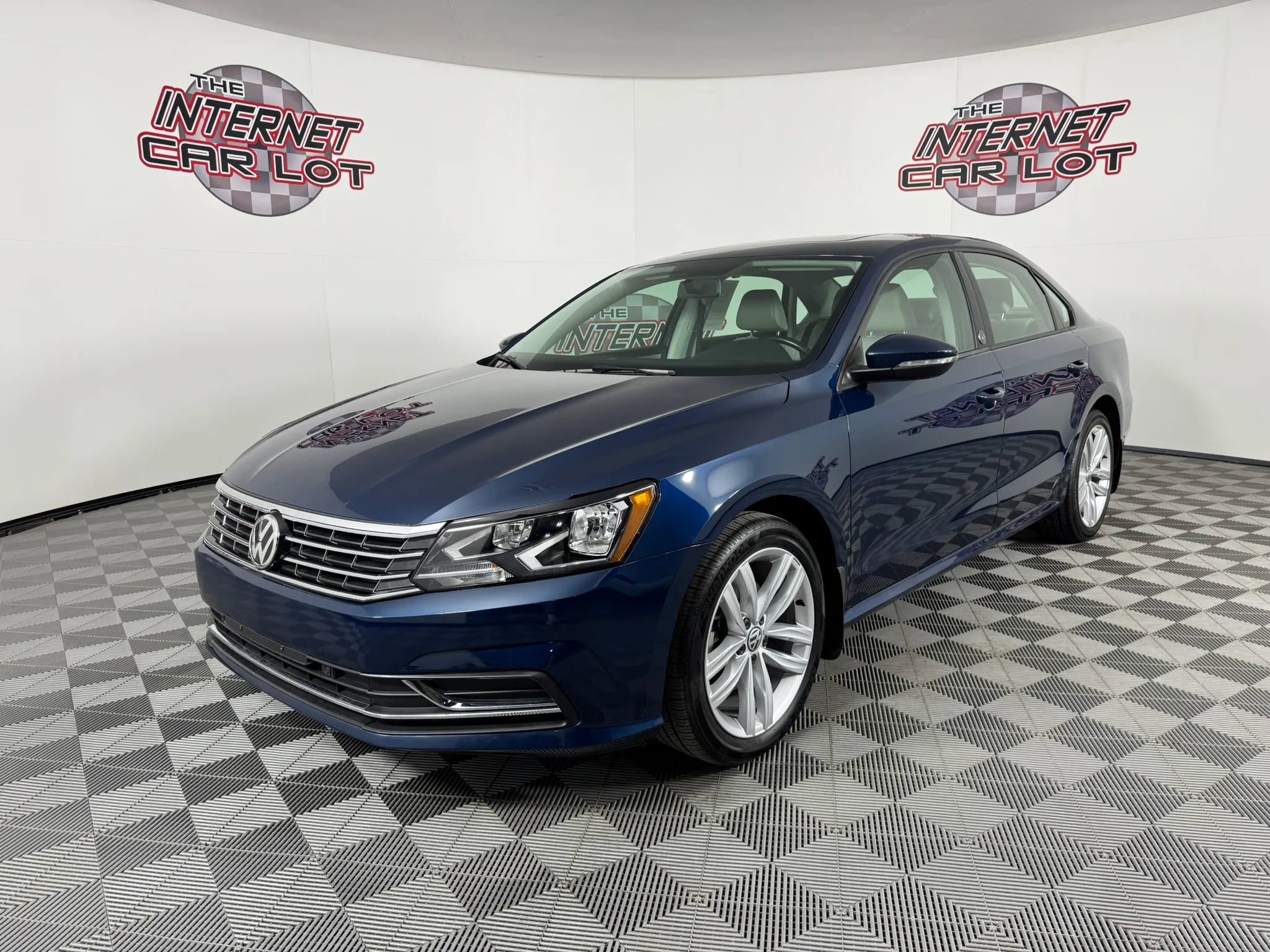 Used 2019 Volkswagen Passat 2.0T Wolfsburg w/ Wheels & Sunroof Package image 3