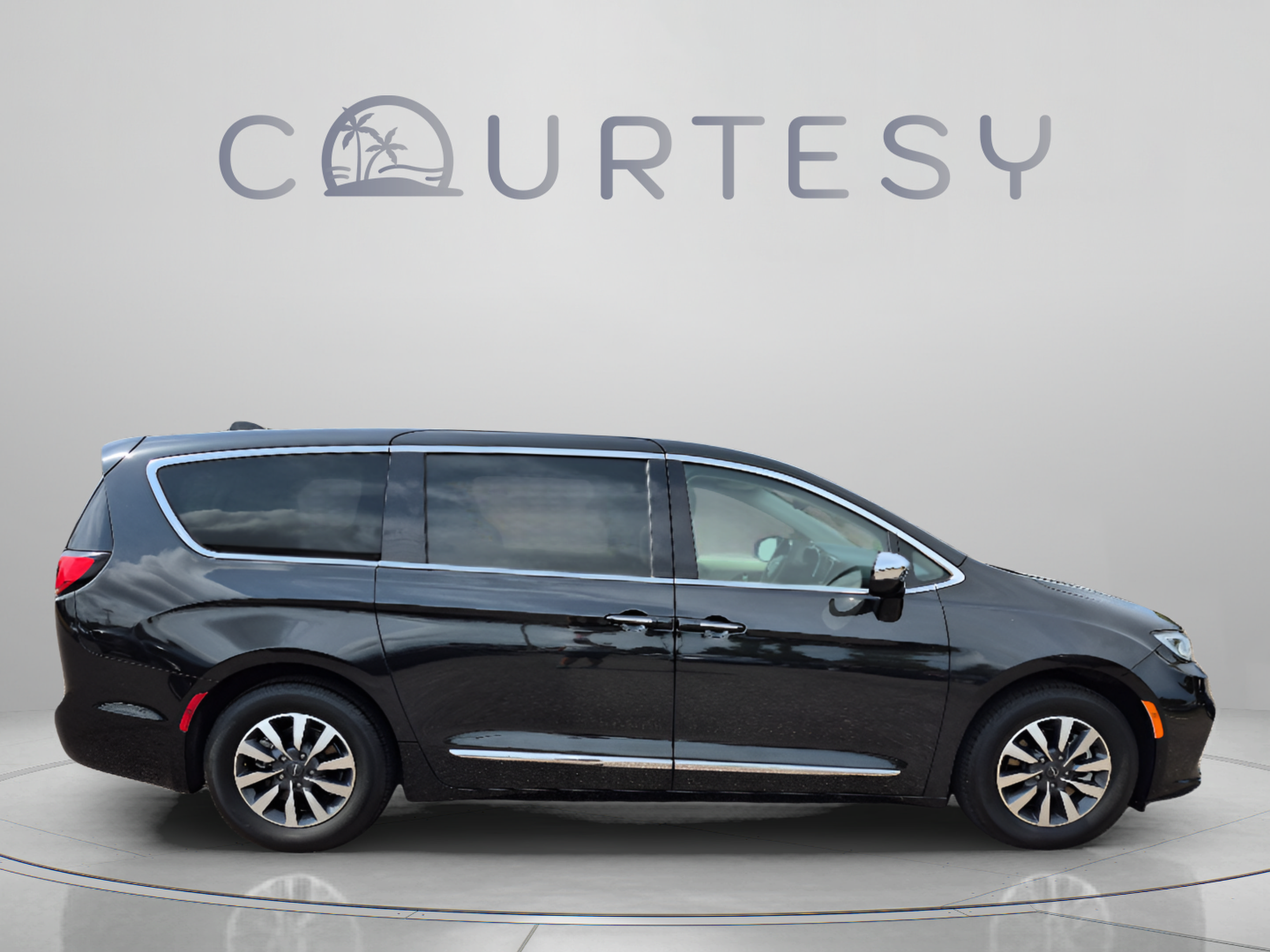 Used 2023 Chrysler Pacifica Limited FWD image 8