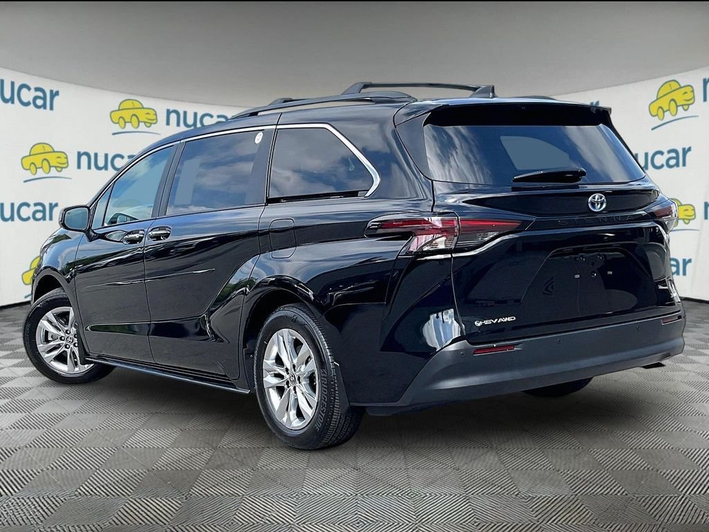 Used 2025 Toyota Sienna XLE w/ XLE Plus Package AWD/4WD image 4