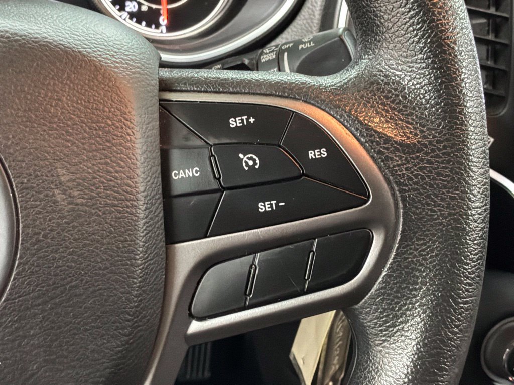 Used 2021 Jeep Cherokee Latitude FWD image 8