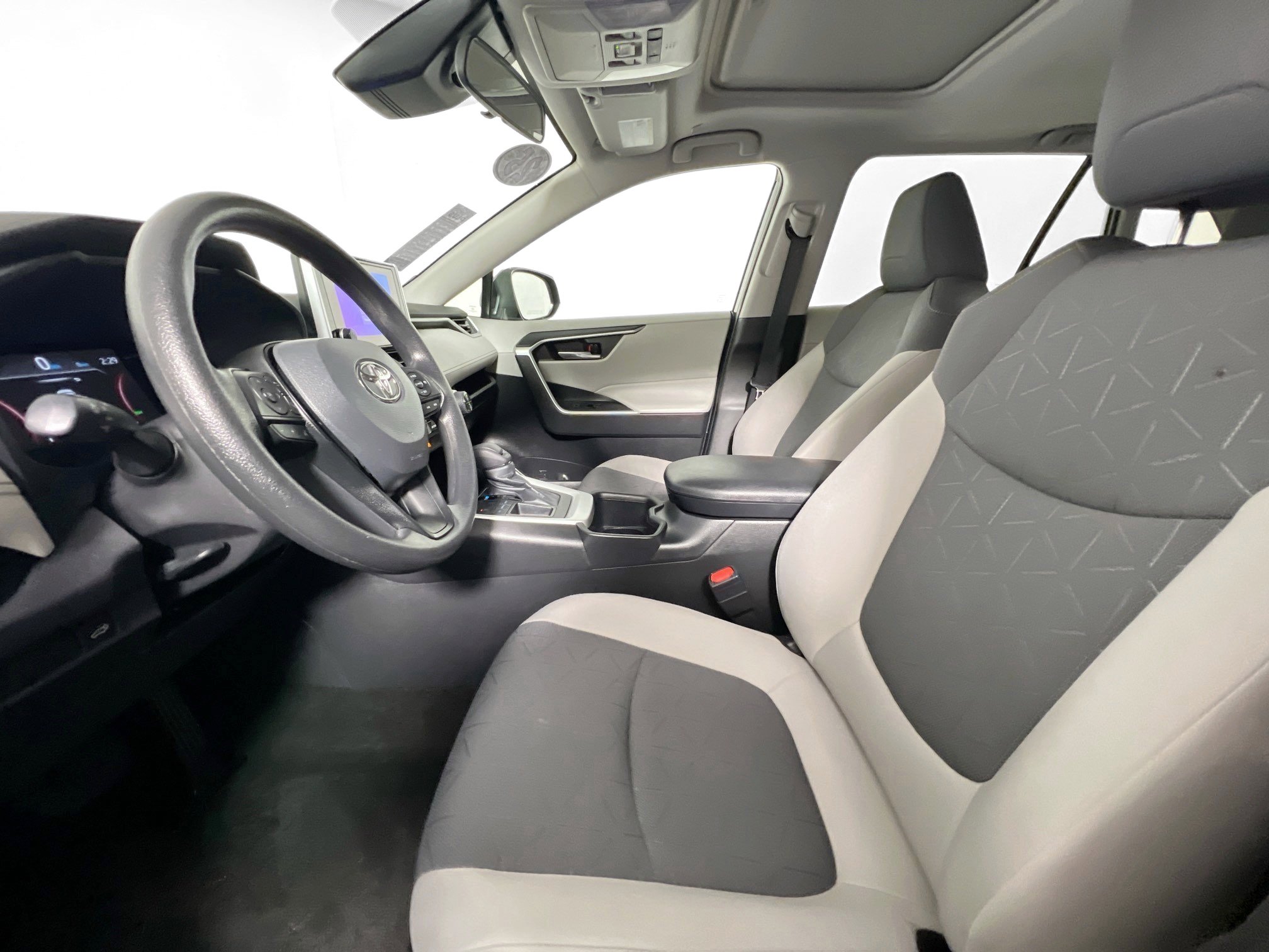 Used 2025 Toyota RAV4 XLE w/ Convenience Package image 14