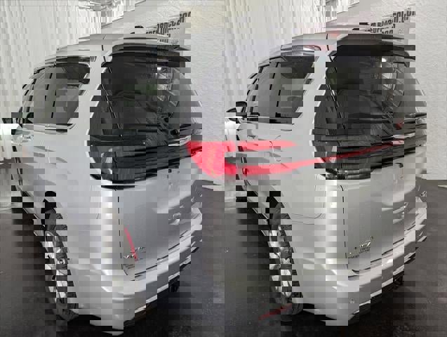 New 2026 Chrysler Pacifica Limited w/ Trailer Tow Group image 37