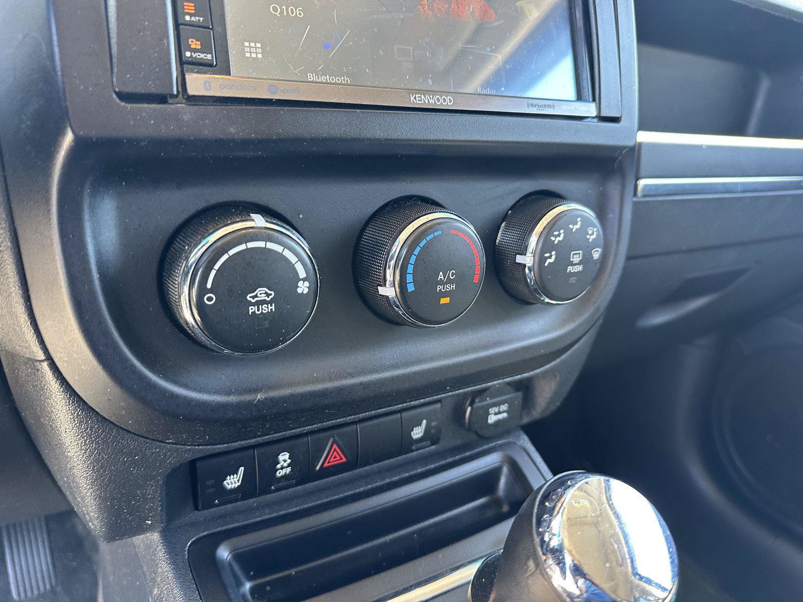 Used 2014 Jeep Patriot Latitude AWD/4WD image 31