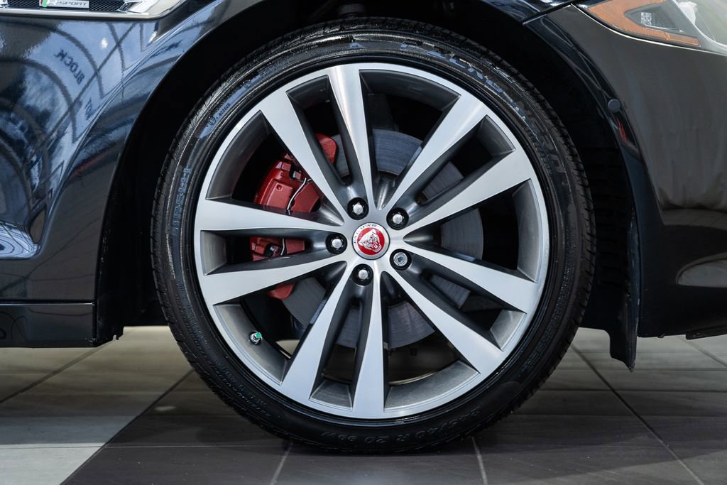 Used 2019 Jaguar XJ R-Sport image 22