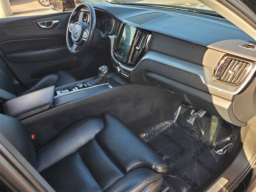 Used 2019 Volvo XC60 T5 Momentum w/ Multimedia Package image 13