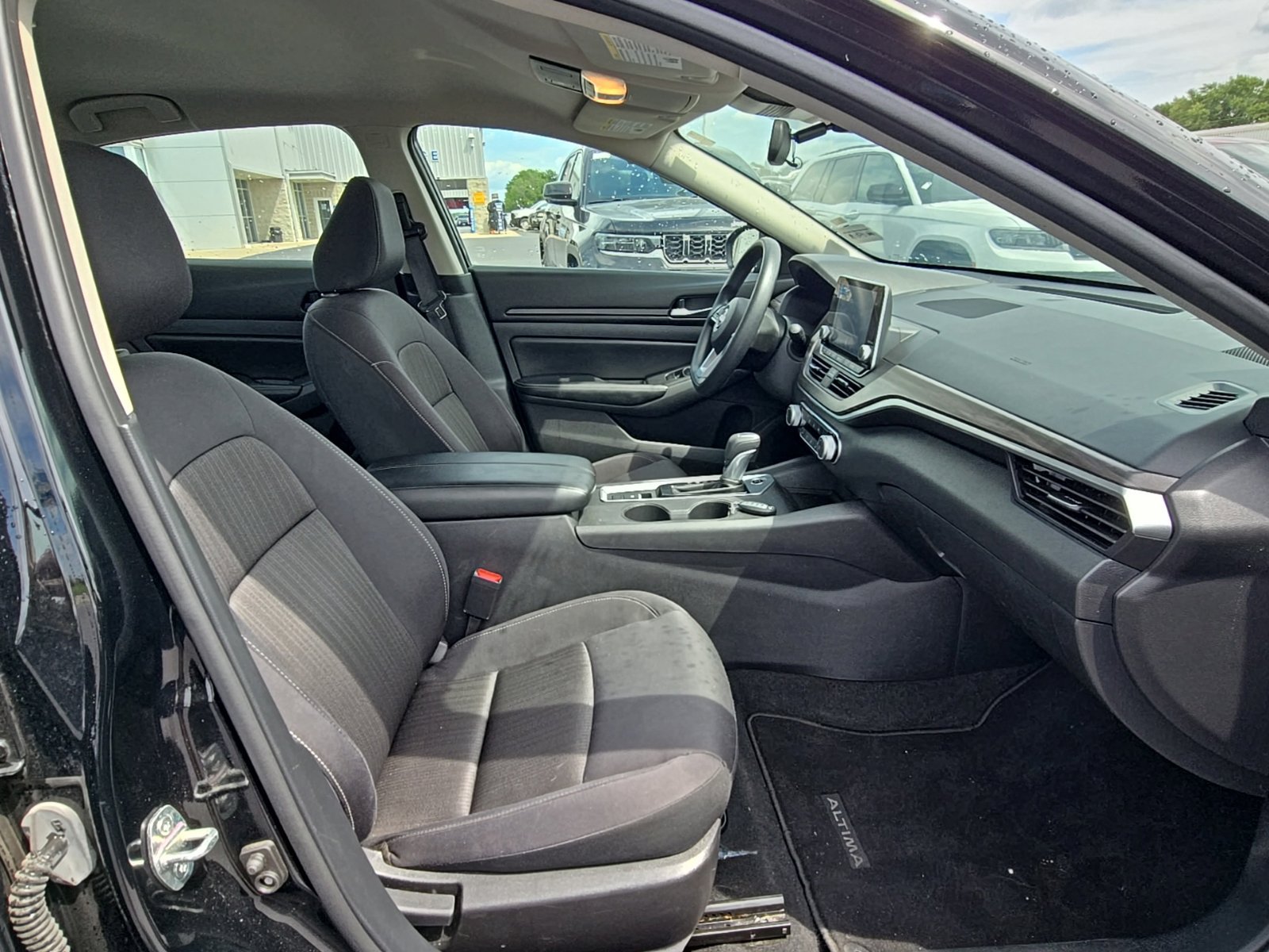 Used 2025 Nissan Altima 2.5 SV AWD/4WD image 40
