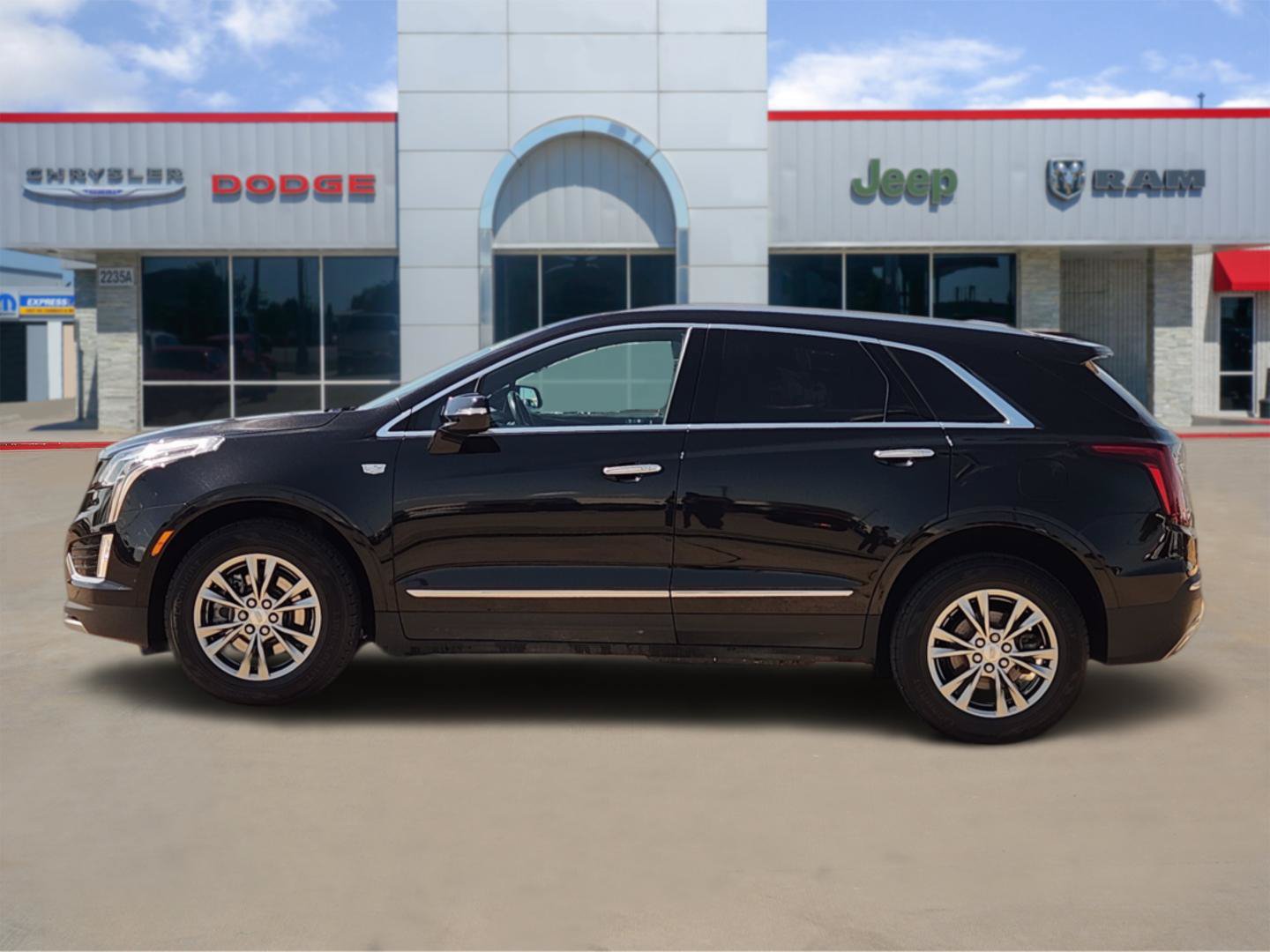 Used 2022 Cadillac XT5 Premium Luxury w/ LPO, Floor Liner Package AWD/4WD image 3