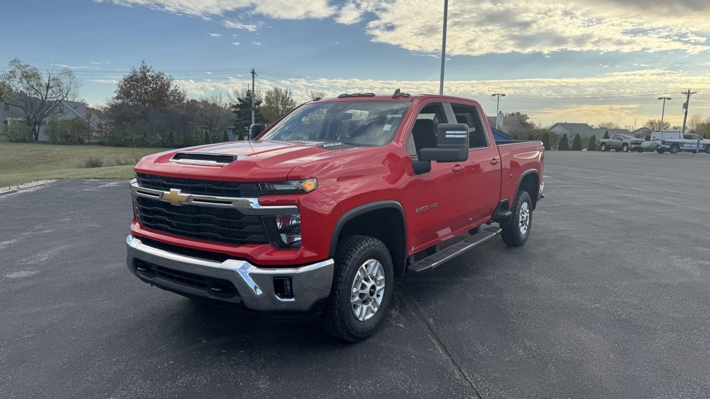 Used 2024 Chevrolet Silverado 2500 LT w/ Convenience Package image 3