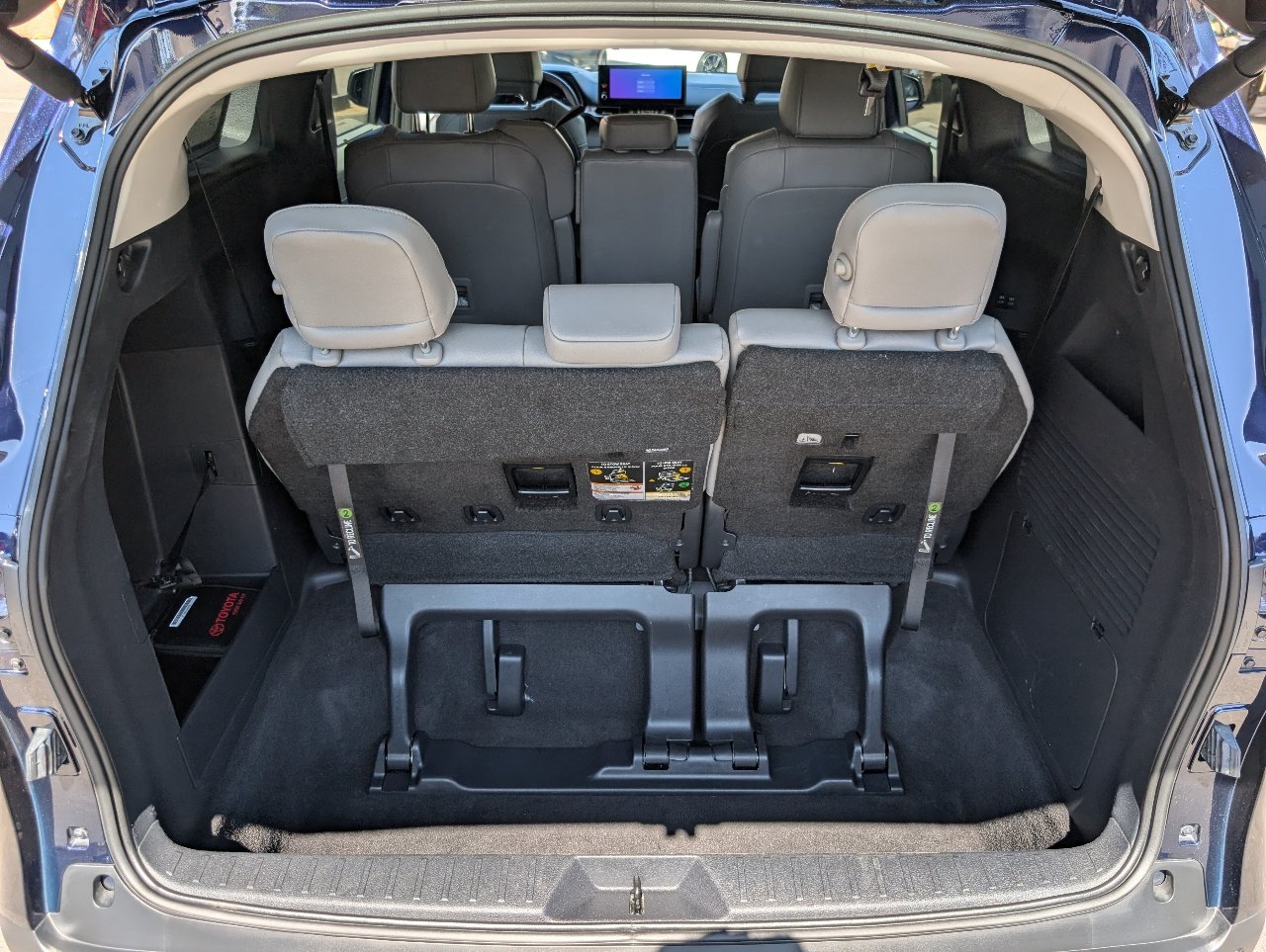 Used 2026 Toyota Sienna XLE FWD image 10