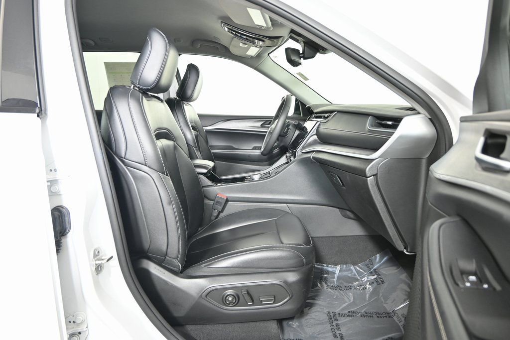 Used 2023 Jeep Grand Cherokee Limited AWD/4WD image 15