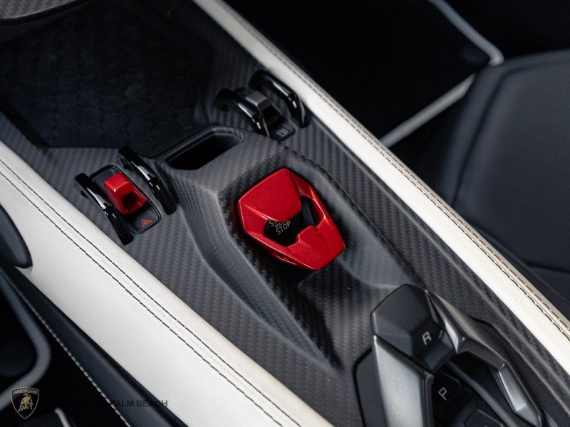 Used 2024 Lamborghini Revuelto image 19