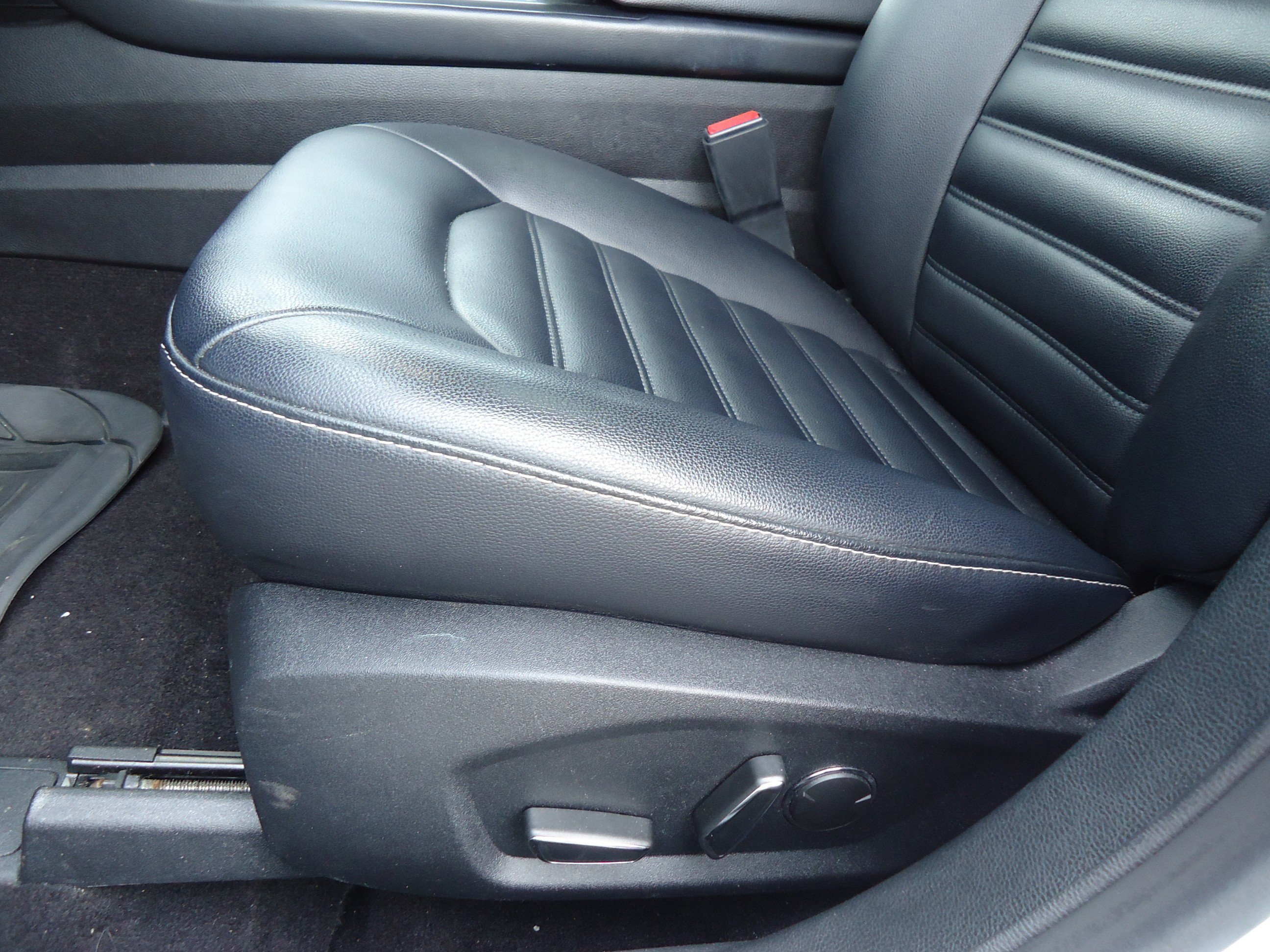Used 2020 Ford Fusion SEL FWD image 19