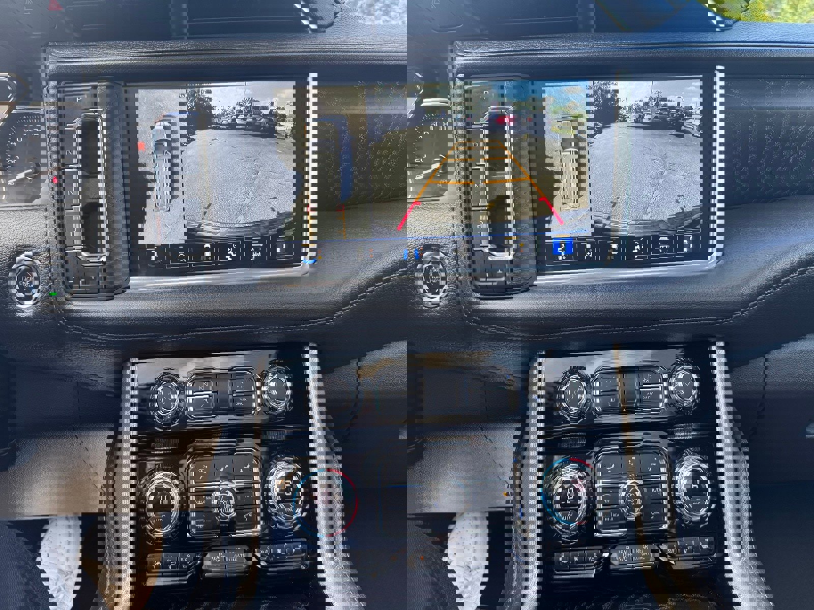 Used 2021 GMC Yukon XL Denali w/ Denali Ultimate Package image 19