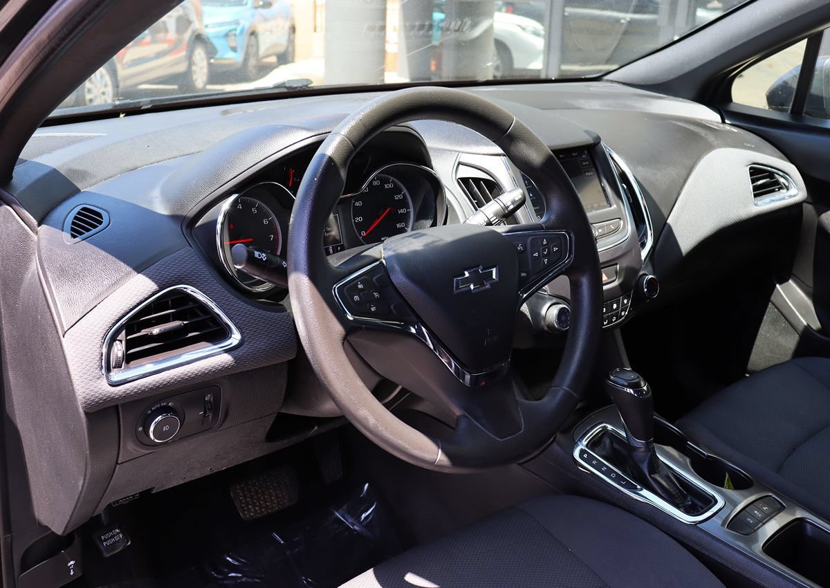 Used 2019 Chevrolet Cruze LT w/ Convenience Package FWD image 39
