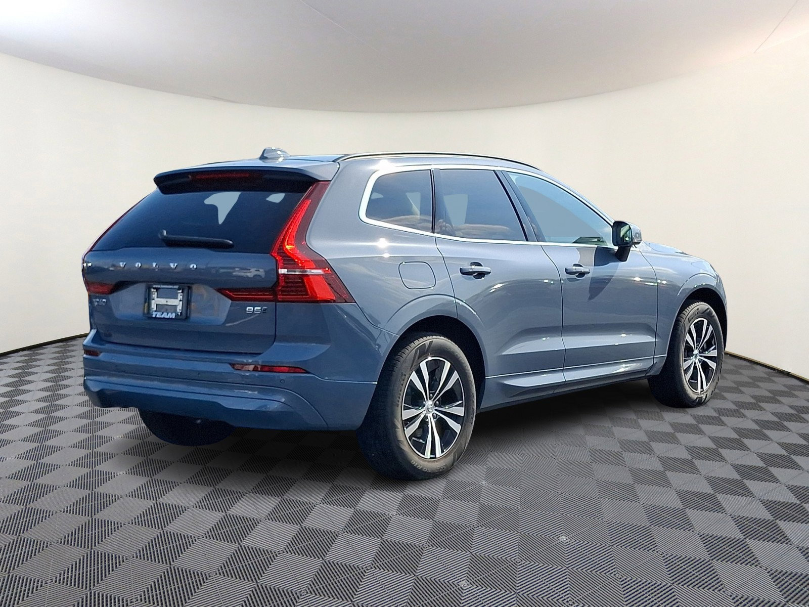Used 2023 Volvo XC60 B5 Core AWD/4WD image 6