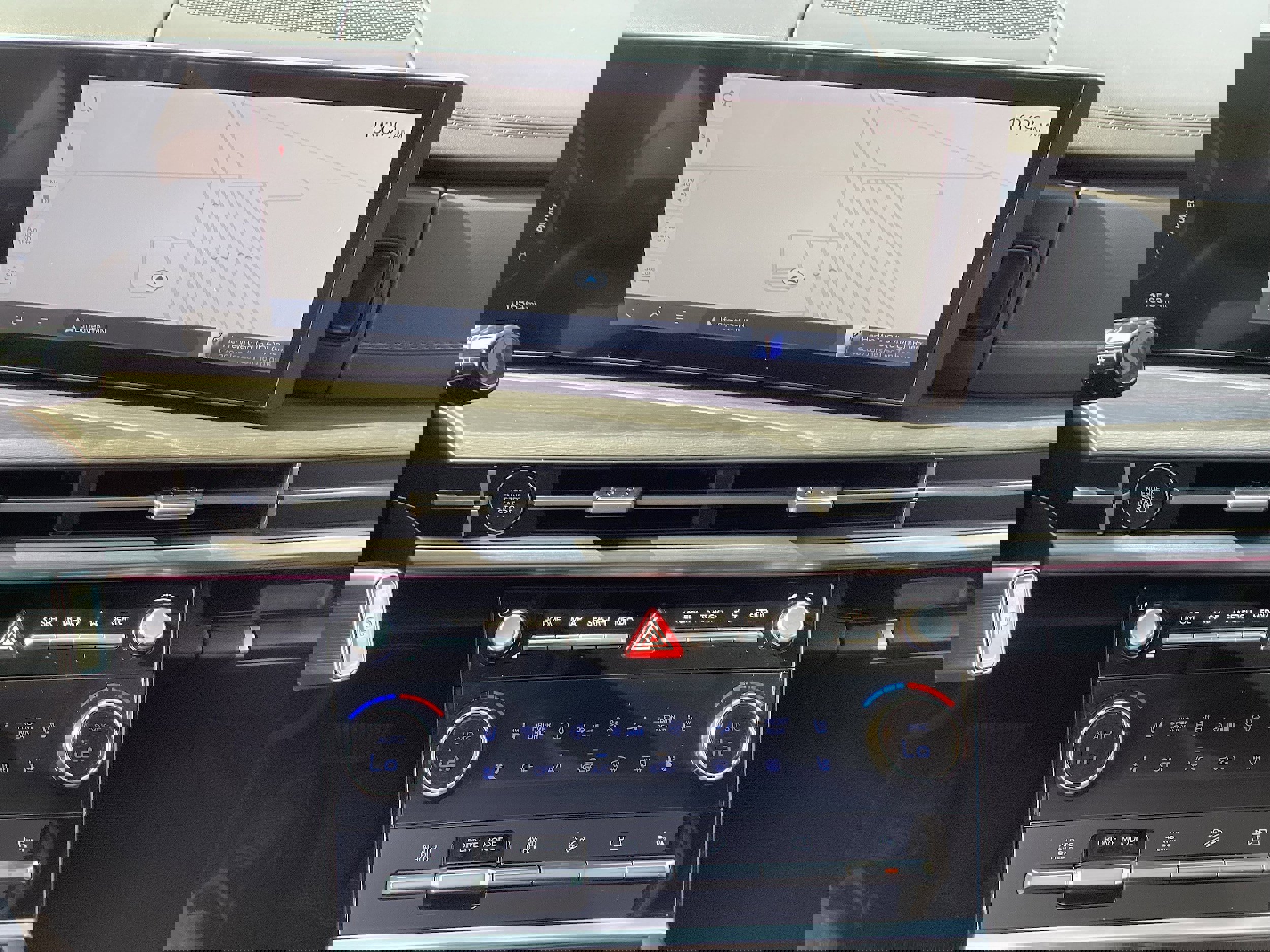 Used 2024 Hyundai Santa Fe Limited image 20