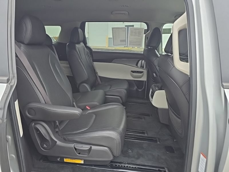 Certified 2022 Kia Carnival LX FWD image 29