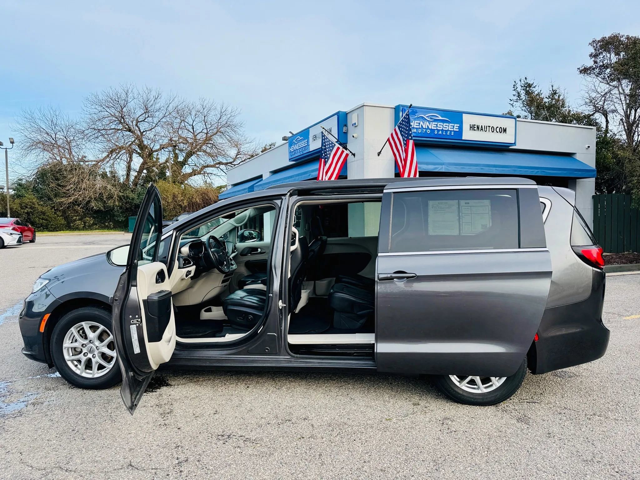 Used 2022 Chrysler Pacifica Touring-L FWD image 19