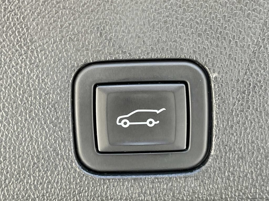 Certified 2023 Cadillac Escalade Sport w/ LPO, ONYX Package AWD/4WD image 23