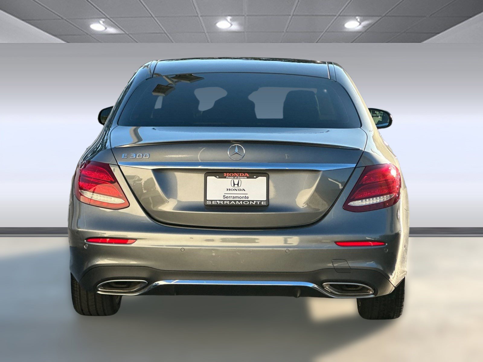 Used 2017 Mercedes-Benz E 300 4MATIC image 9