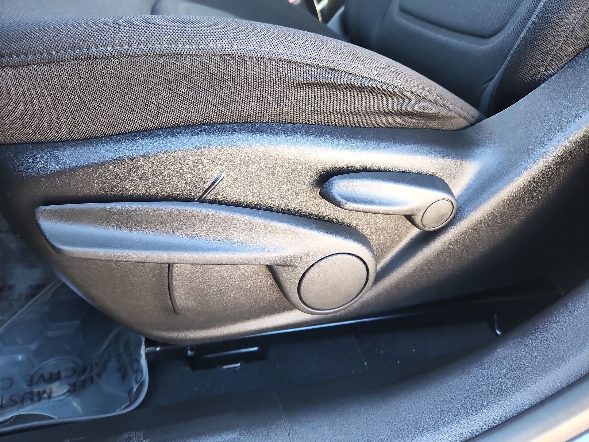 Used 2021 Jeep Renegade Latitude FWD image 14