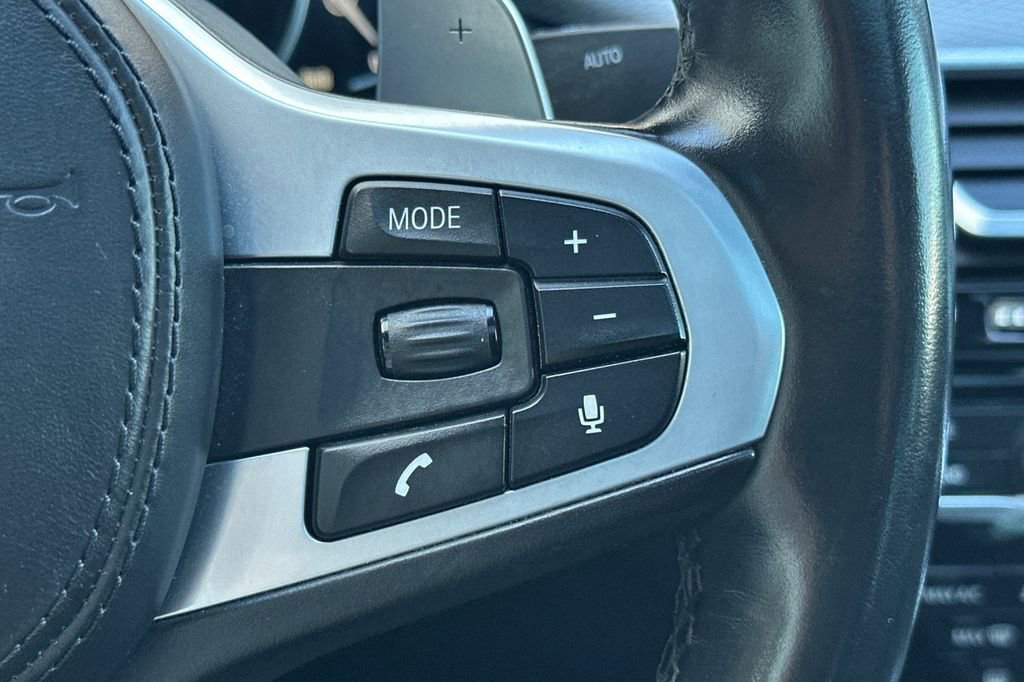 Used 2019 BMW 530e w/ M Sport Package image 28