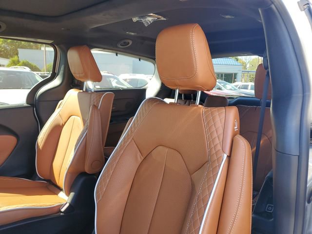 New 2026 Chrysler Pacifica Pinnacle image 13