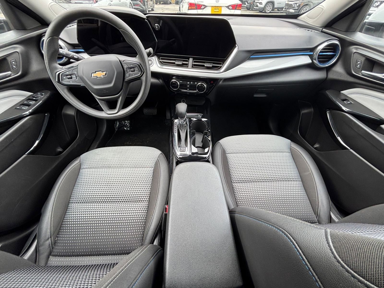 Used 2025 Chevrolet Trax LT FWD image 34
