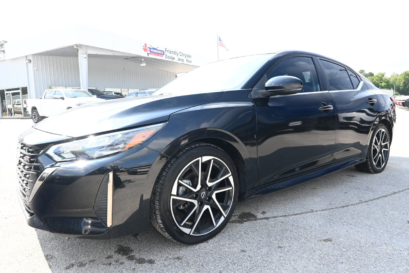 Used 2025 Nissan Sentra SR FWD image 5
