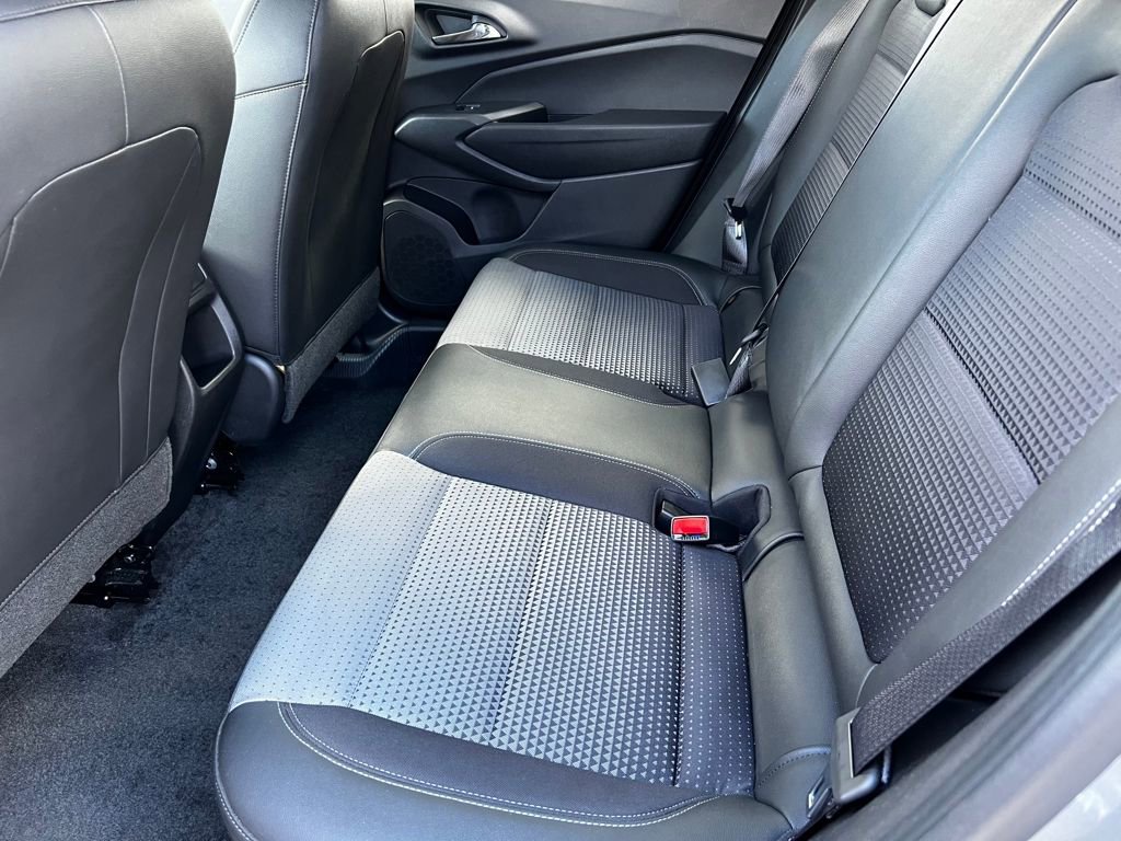 Used 2025 Chevrolet Trax LT image 11