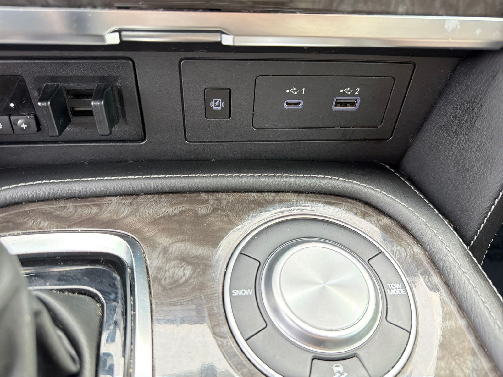 Used 2022 Nissan Armada Platinum w/ Captain's Chairs Package RWD image 23