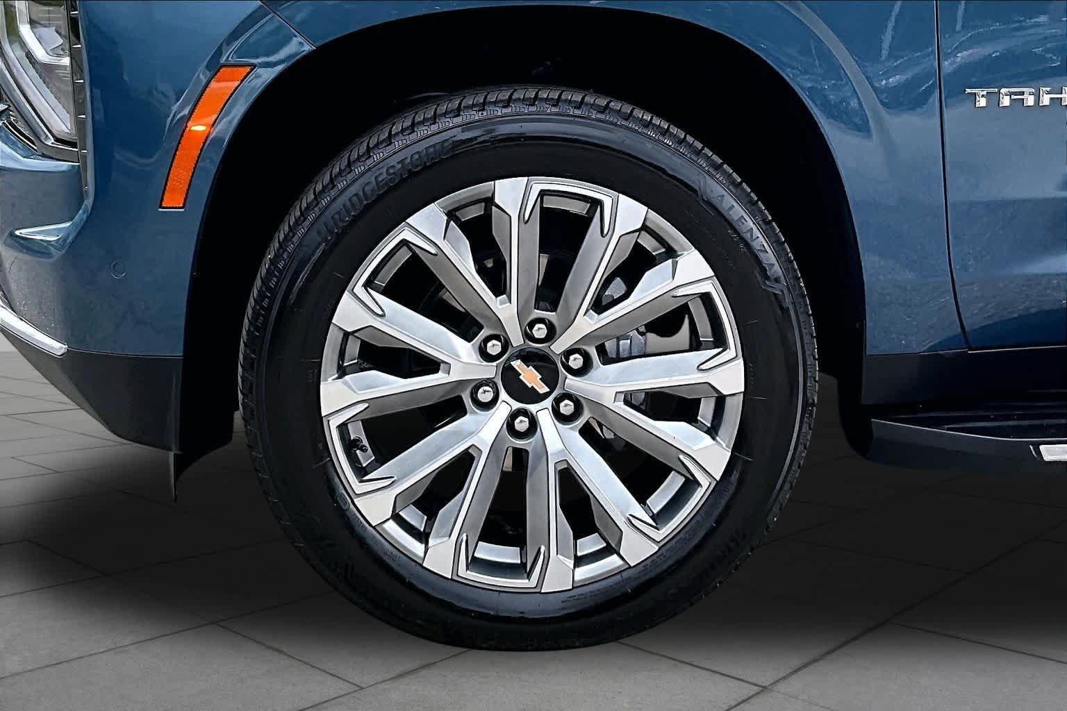 Used 2025 Chevrolet Tahoe High Country AWD/4WD image 11