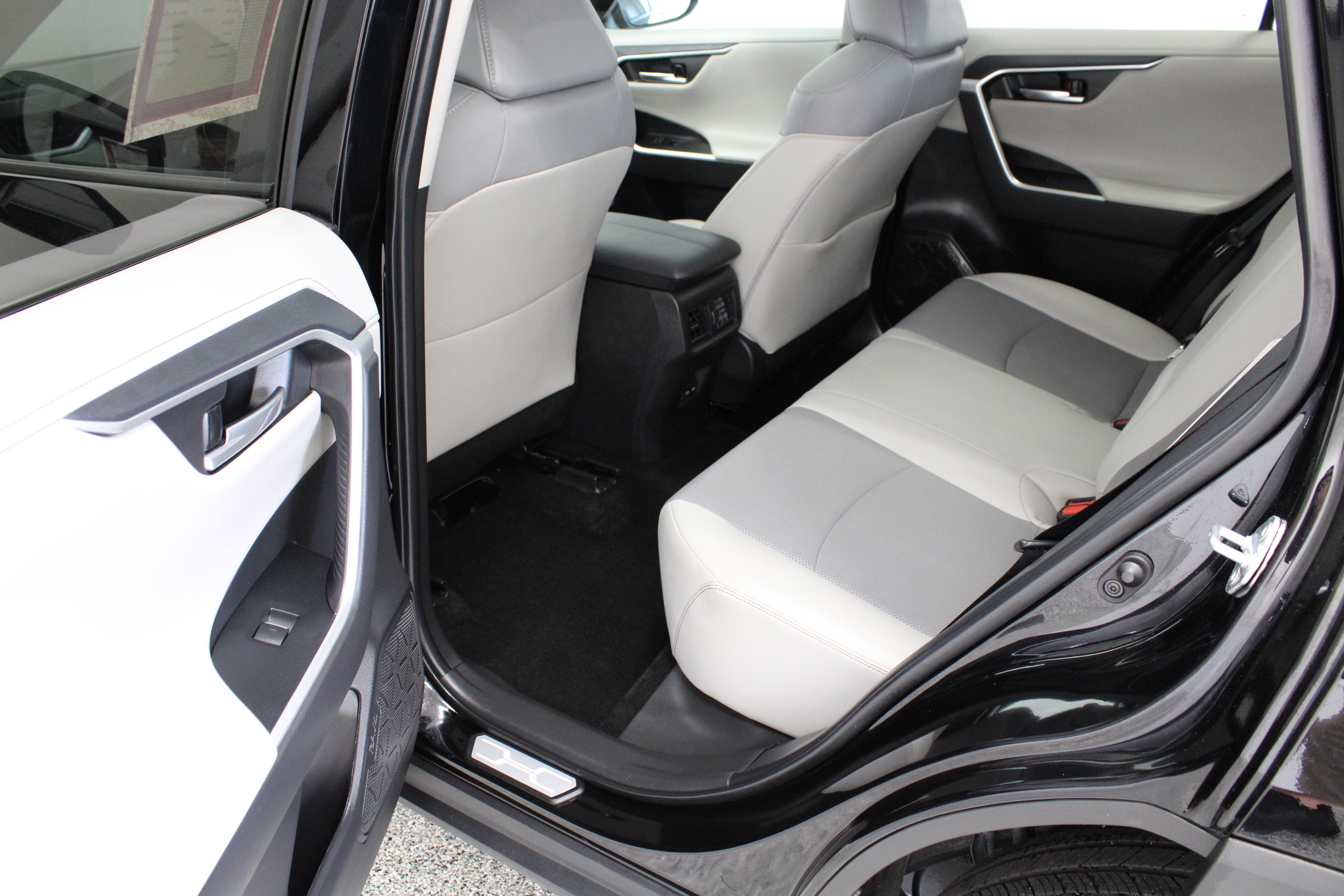 Certified 2025 Toyota RAV4 Limited FWD image 29