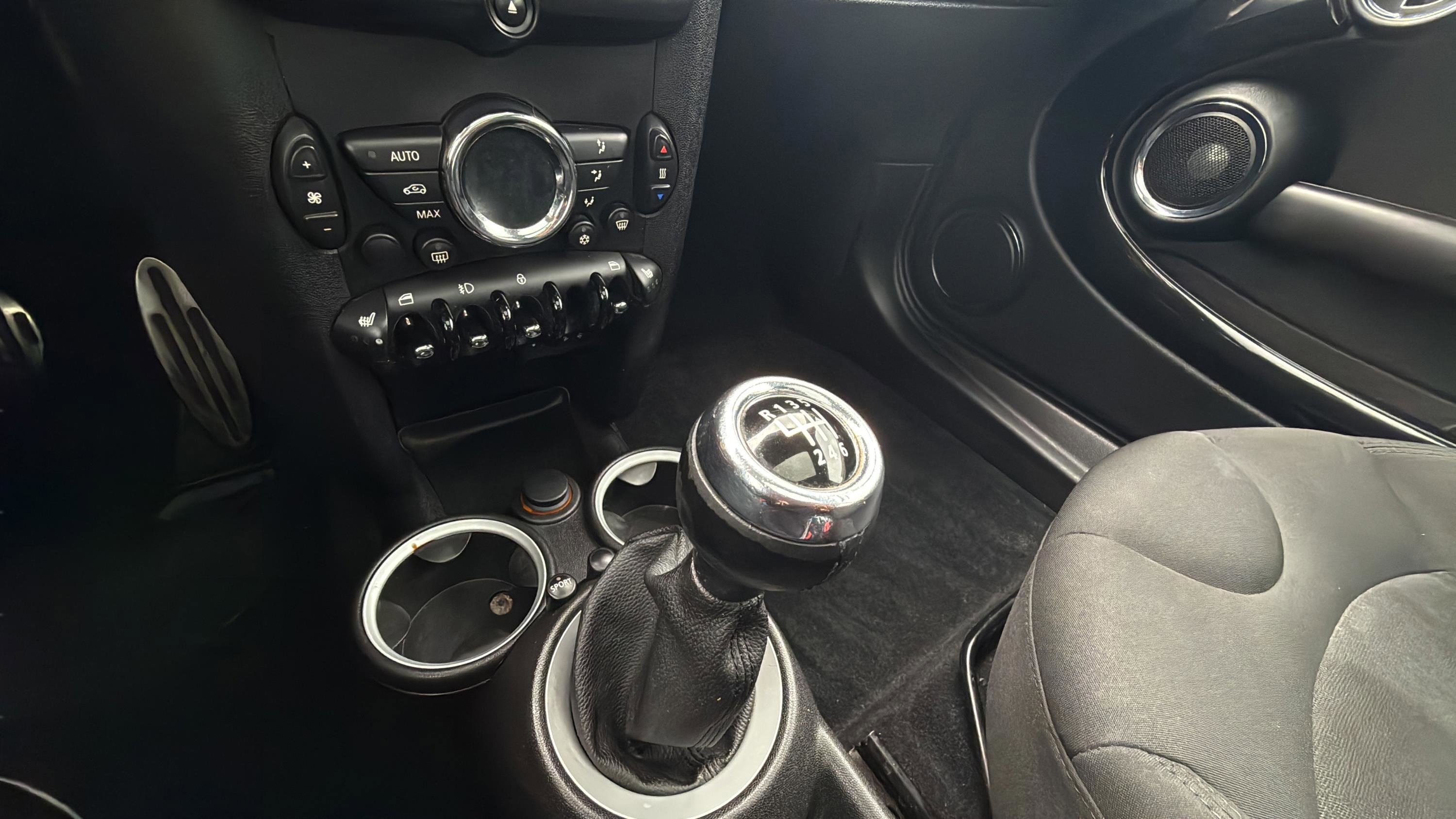 Used 2011 MINI Cooper S image 32