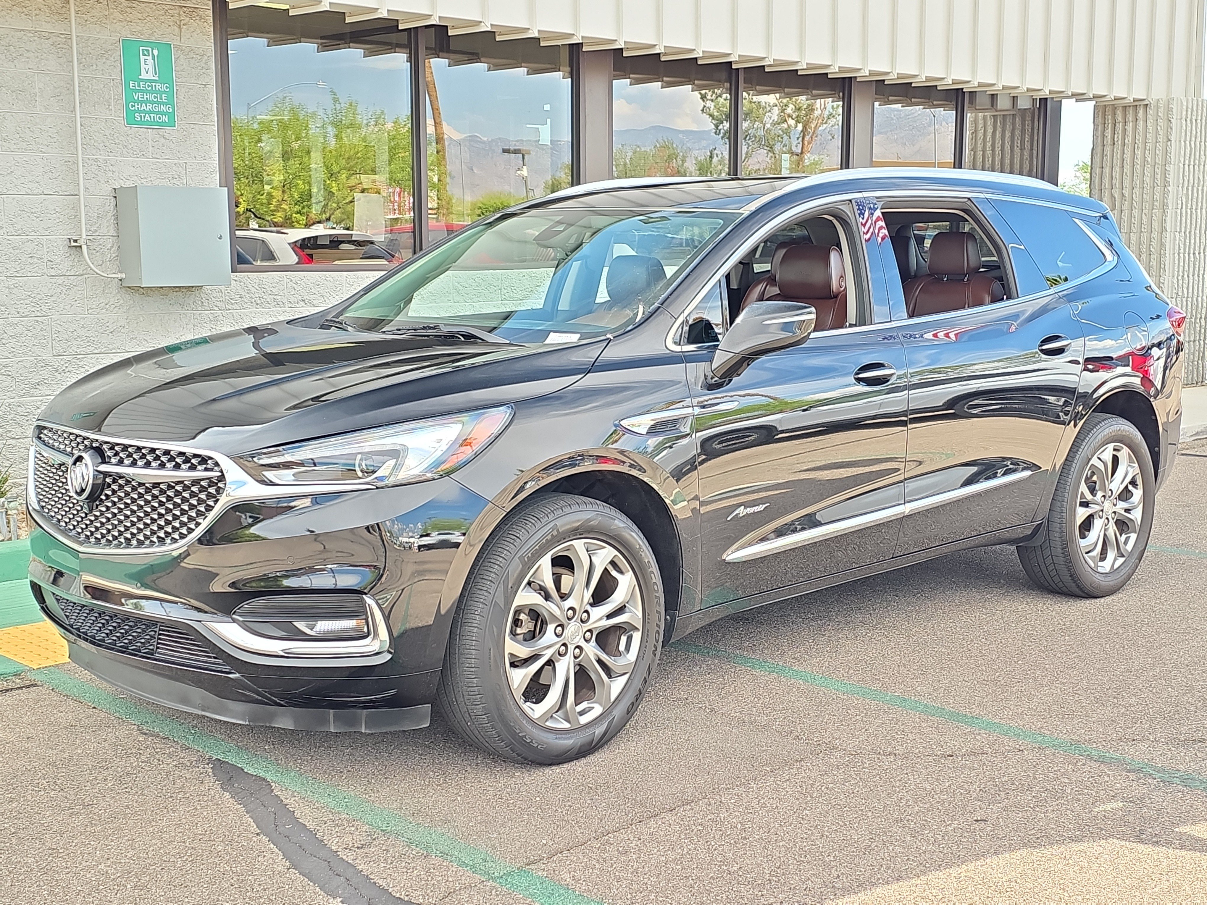 Used 2021 Buick Enclave Avenir w/ Avenir Technology Package FWD image 3
