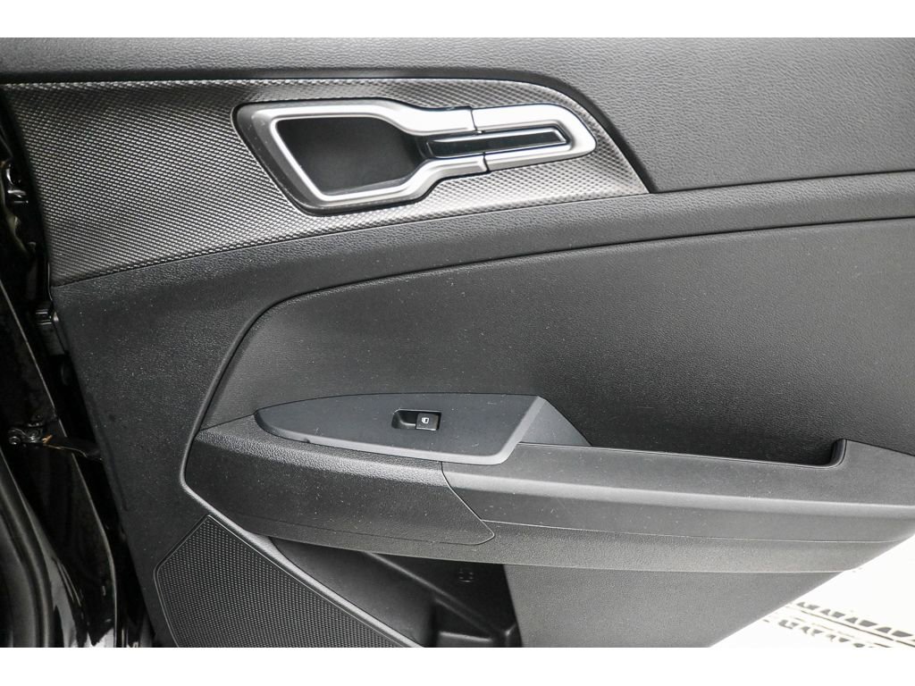 Used 2023 Kia Sportage LX image 18