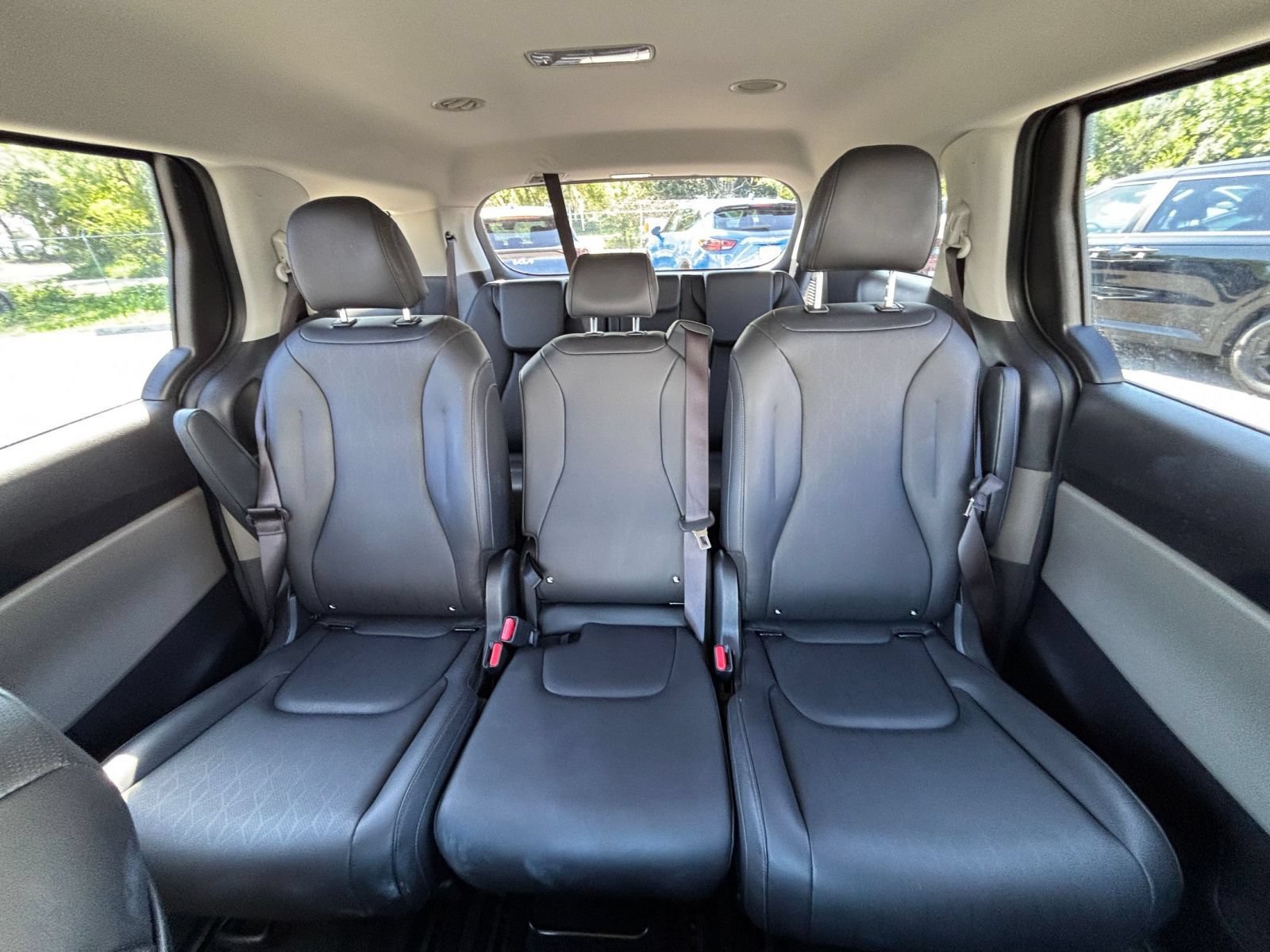 Used 2026 Kia Carnival FWD image 41