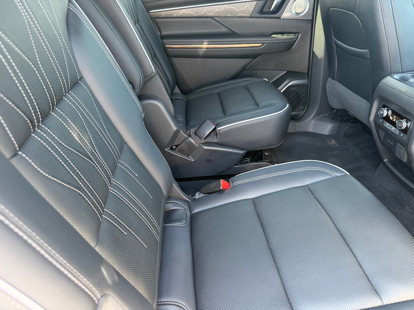 Used 2025 Buick Enclave Avenir w/ Super Cruise Package FWD image 12